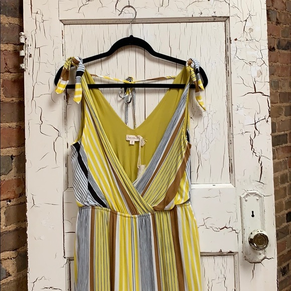 Hem & Thread jumpsuit - Picture 2 of 5